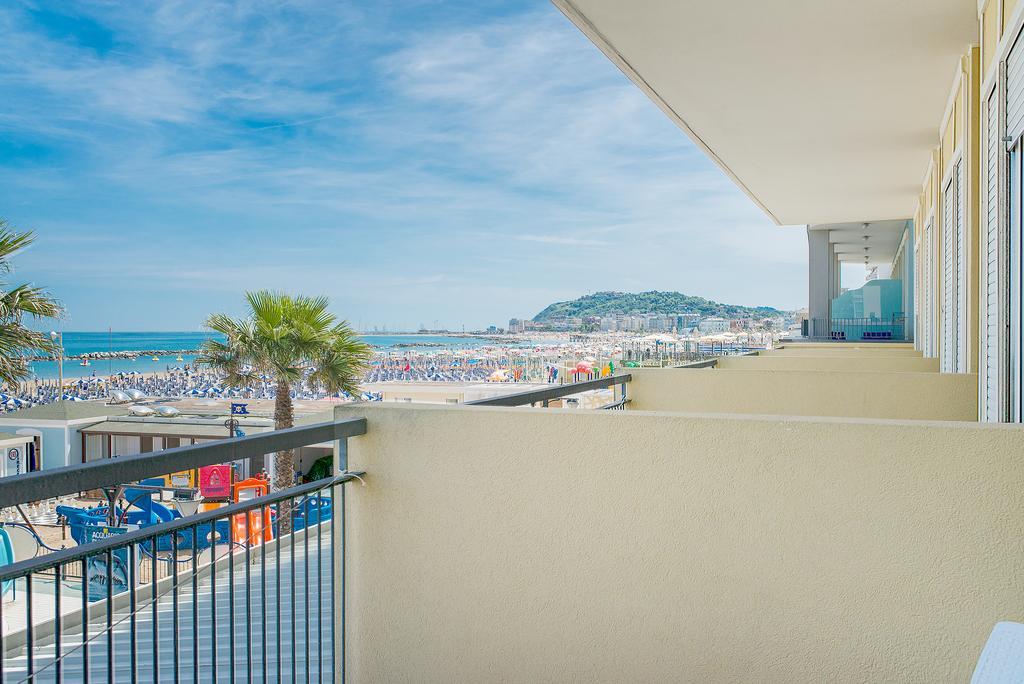 Hotel Belsoggiorno Cattolica Exterior foto