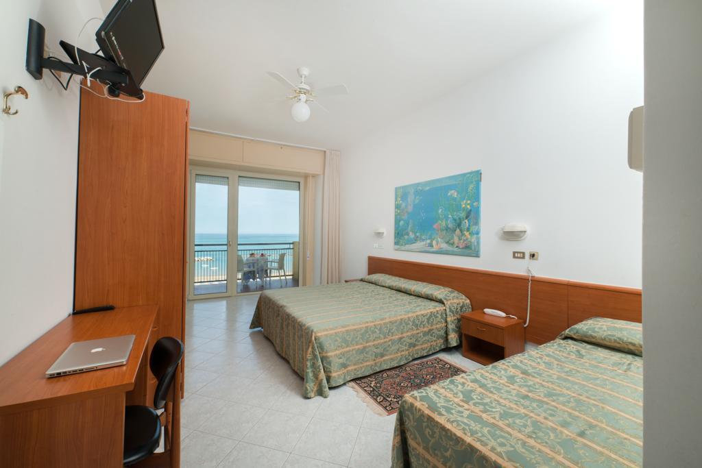 Hotel Belsoggiorno Cattolica Exterior foto